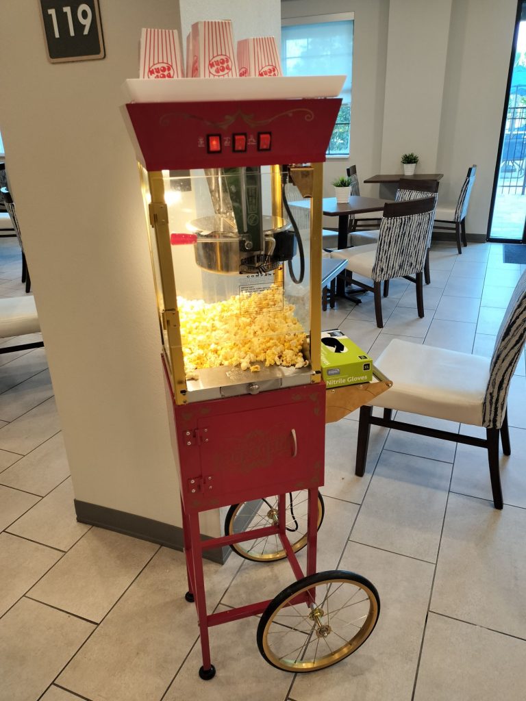 朝食会場レストランのポップコーン機