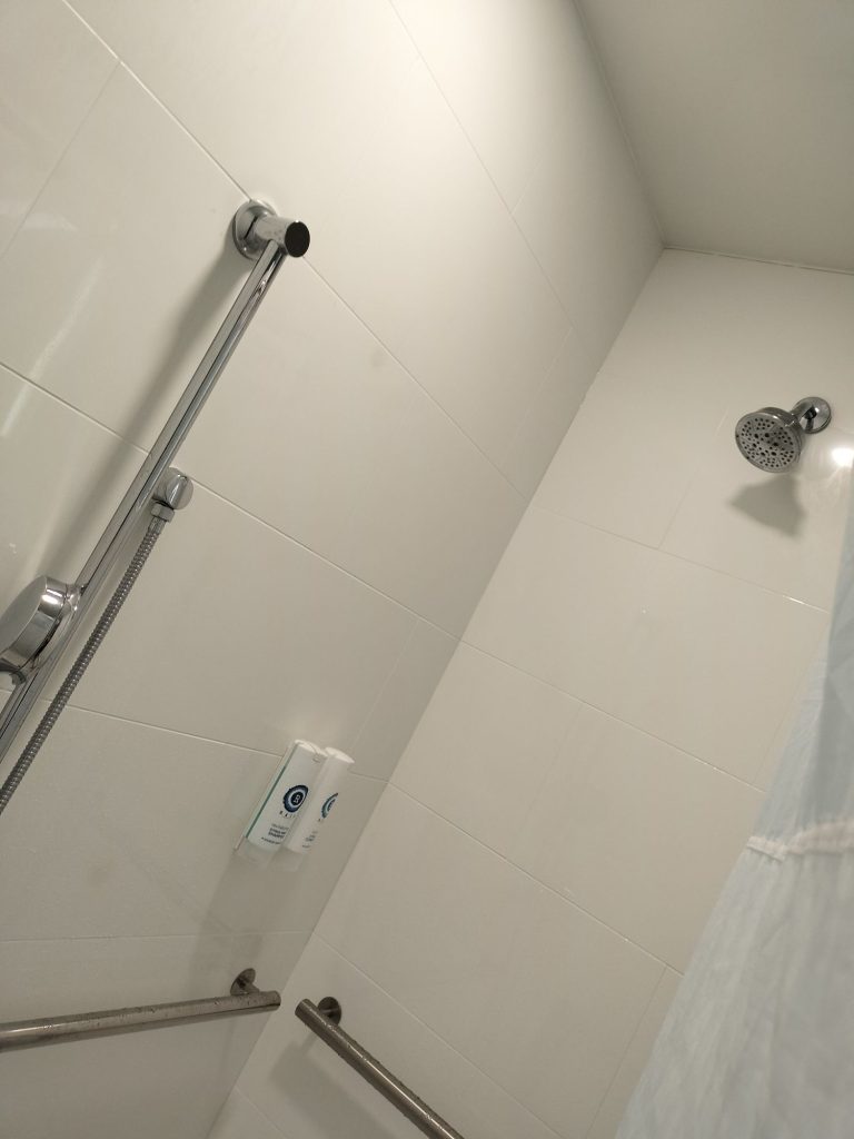 実際に泊まった部屋のシャワー室