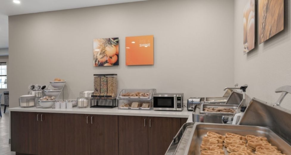 エクスペディアより、ペスタナオーランドスイーツレイクブエナビスタの朝食会場レストラン