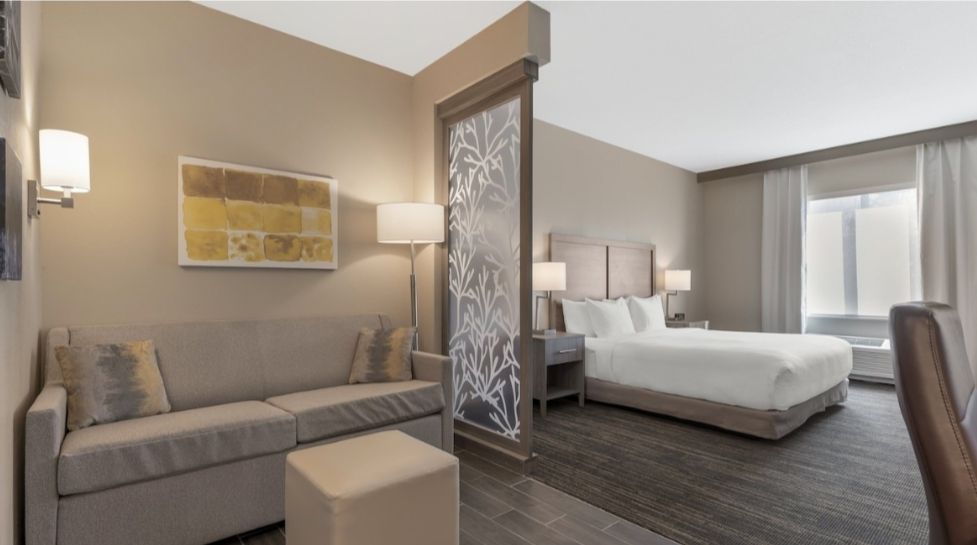 エクスペディアより、ペスタナオーランドスイーツレイクブエナビスタの部屋